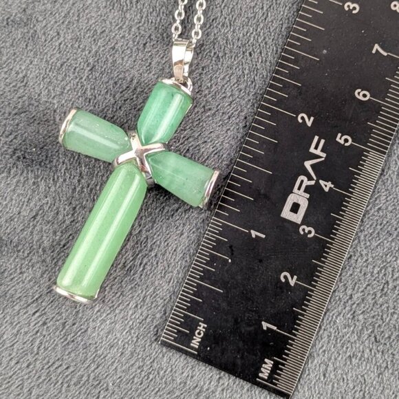 Jade and silver color cross shaped pendant, free chain, unisex women men - Picture 4 of 8